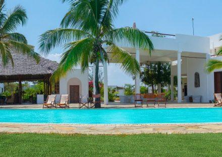 Adventure Travels Kenya Hotel Sonrisa – Diani Beach